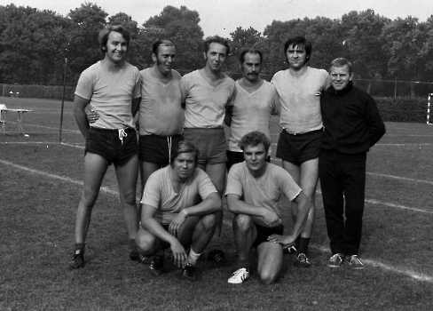 19750911 Faustball Ordnungshüter1