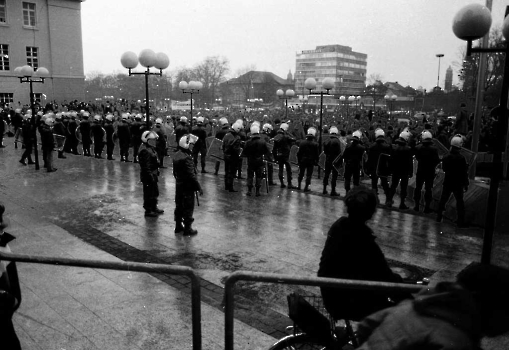 19810206 Demo Wohnungsnot Rathaus 1