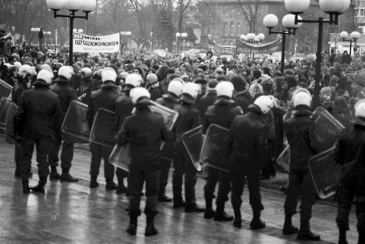 19810206 Demo Wohnungsnot Rathaus