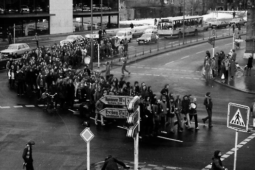 19810206 Demo Wohnungsnot Rathaus 2