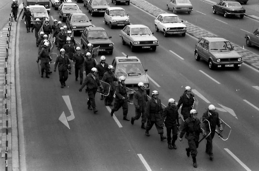 19810527 Demo Wohnungsnot Rathaus 4