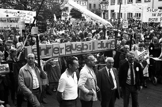 19830600 Demo Lehrerausbildung