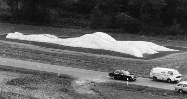 19831021 Große Erdplastik von Hermann Böning, DUD