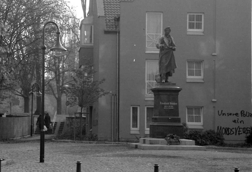 19851116 Wöhler Denkmal Hospitalstraße