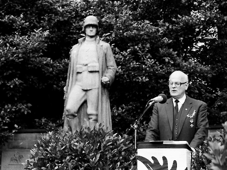 19870909 Totengedenken im Rosengarten 3