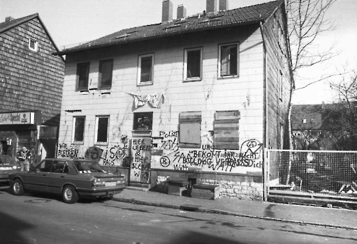 19900390 Hausbesetzung Leinestraße