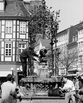 19900725 Gänseliesel ohne Kopf 1