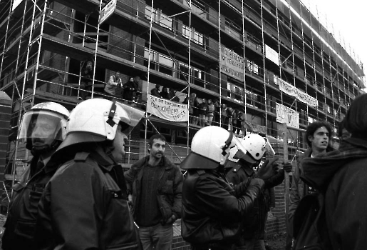 19971209 Demo Polizeigebäude 3