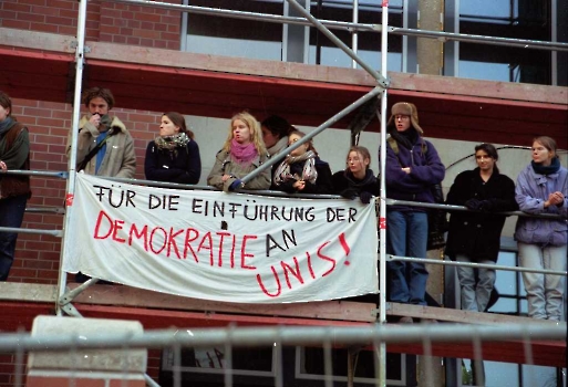 19971209 Demo Polizeigebäude 6