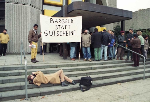 19981201 Bargeld statt Gutscheine