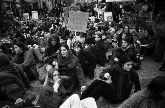 19990408 Demo Kosovo 2